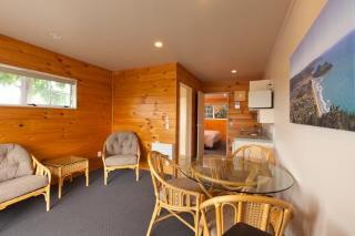 Motel Pines Motor