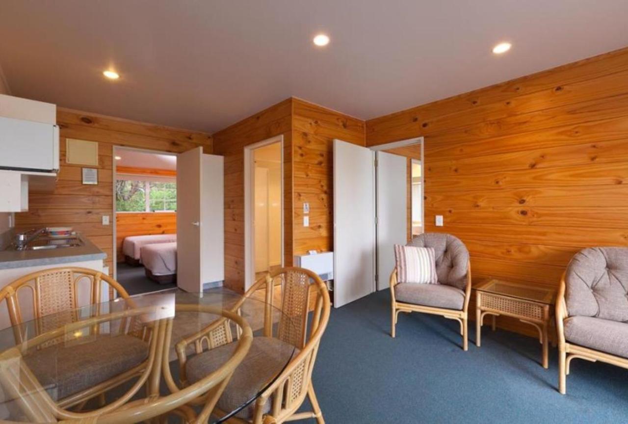 Pines Motor 4*